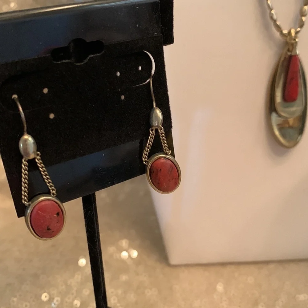 Chicos antique gold/red necklace, dangle earrings & magnetic NWT bracelet LC130
